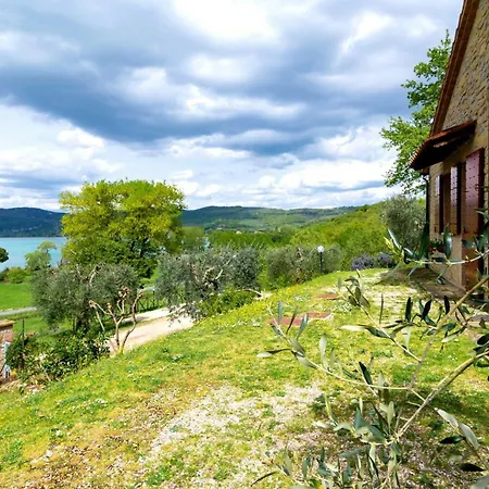 別荘 View In Umbria Overlooking Trasimeno