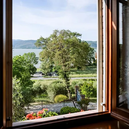 View In Umbria Overlooking Trasimeno Сasa de vacaciones *